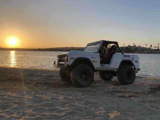 Ford Bronco 1974 image number 11