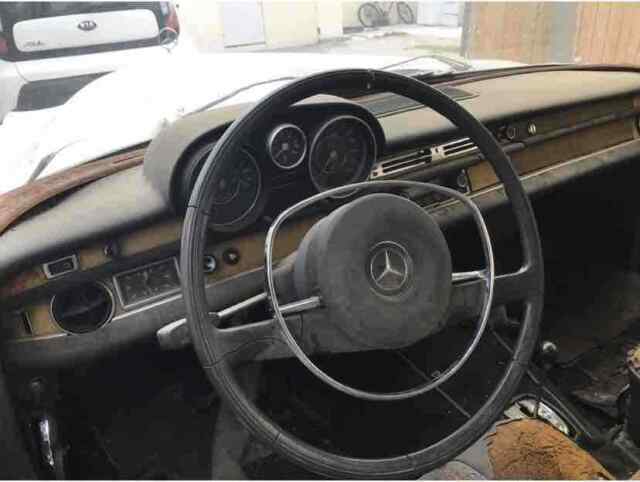 Mercedes-Benz 300SEL 1971 image number 17