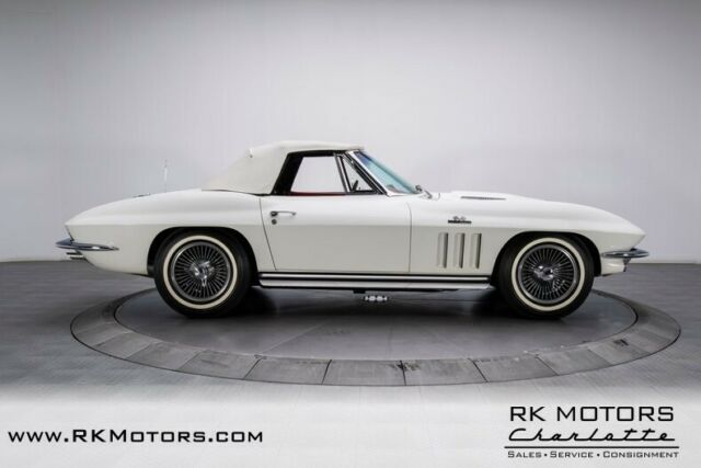 Chevrolet Corvette 1965 image number 37