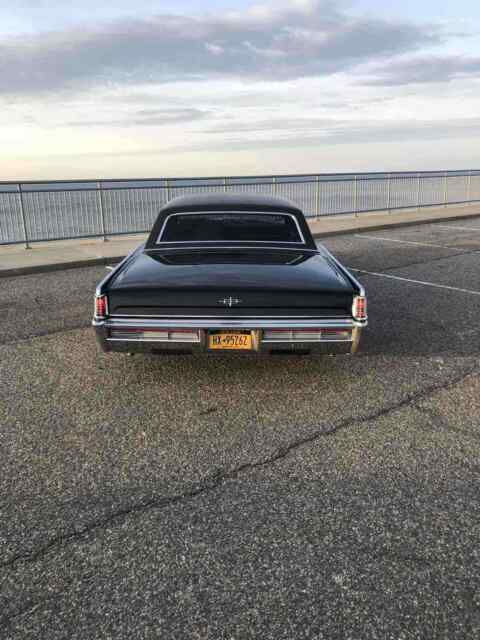 Lincoln Continental 1968 image number 2