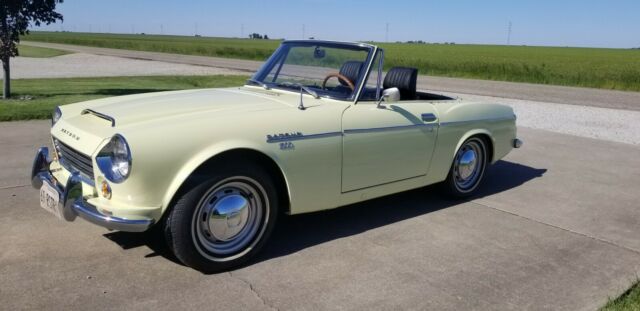 Datsun Convertible 1969 image number 14