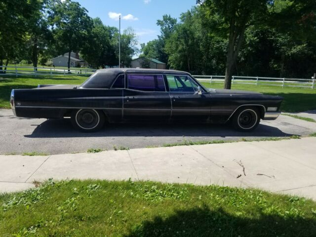 Cadillac Fleetwood 1967 image number 2