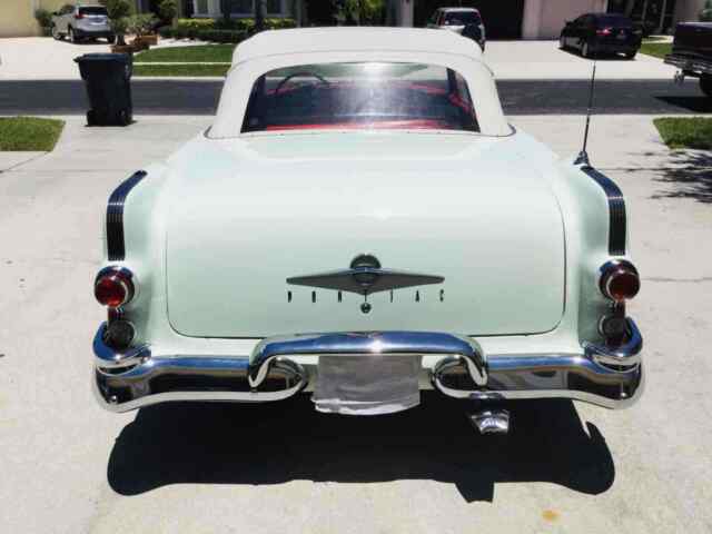 Pontiac Star Chief 1955 image number 2