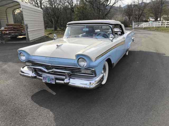 Ford Fairlane 500 convertible 1957 image number 2