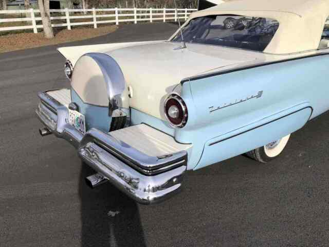 Ford Fairlane 500 convertible 1957 image number 21