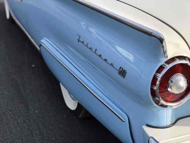 Ford Fairlane 500 convertible 1957 image number 23