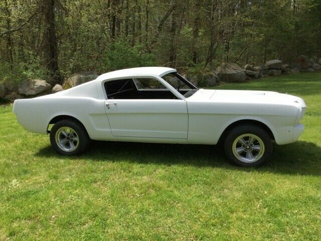 Ford Mustang 1965 image number 0