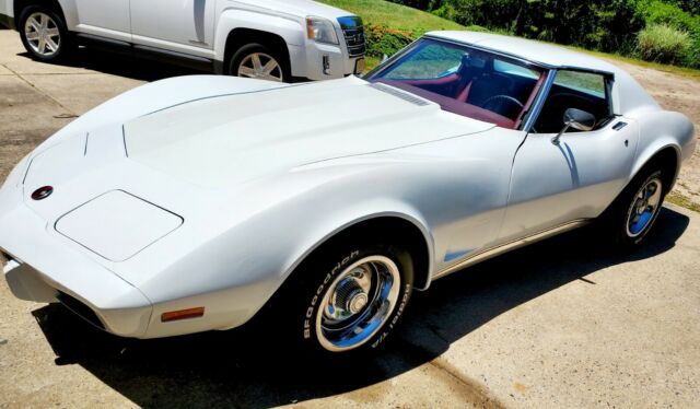 Chevrolet Corvette 1975 image number 0