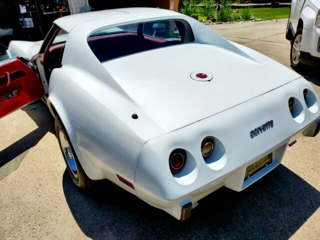 Chevrolet Corvette 1975 image number 2