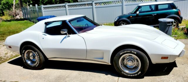 Chevrolet Corvette 1975 image number 7