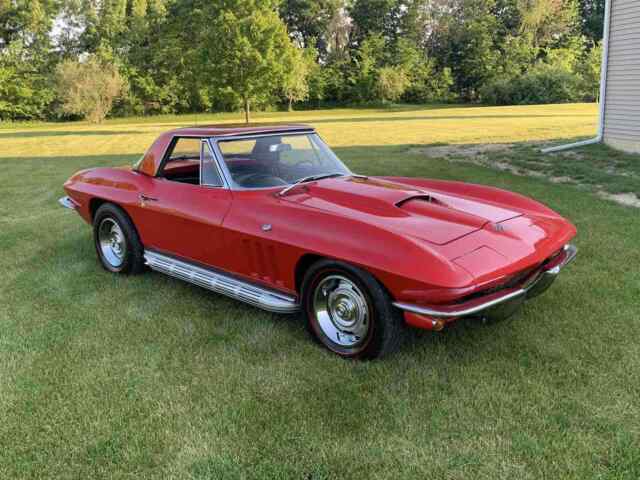 Chevrolet Corvette 1965 image number 23