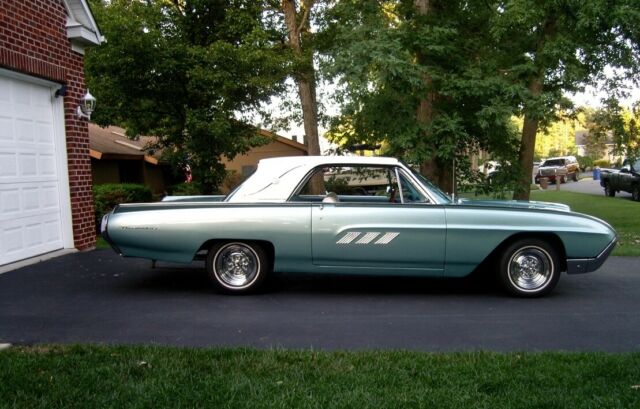 Ford Thunderbird 1963 image number 0