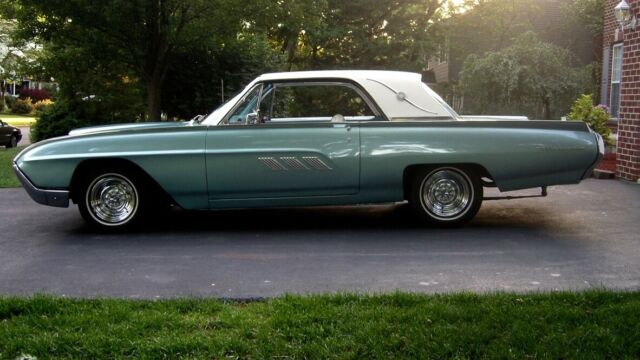 Ford Thunderbird 1963 image number 1