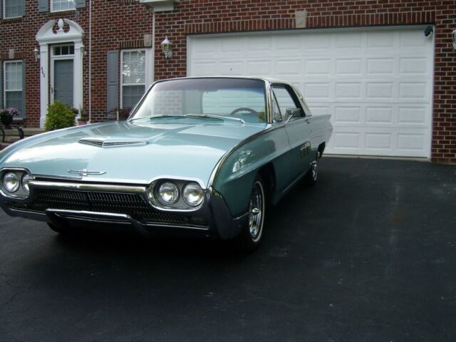 Ford Thunderbird 1963 image number 10