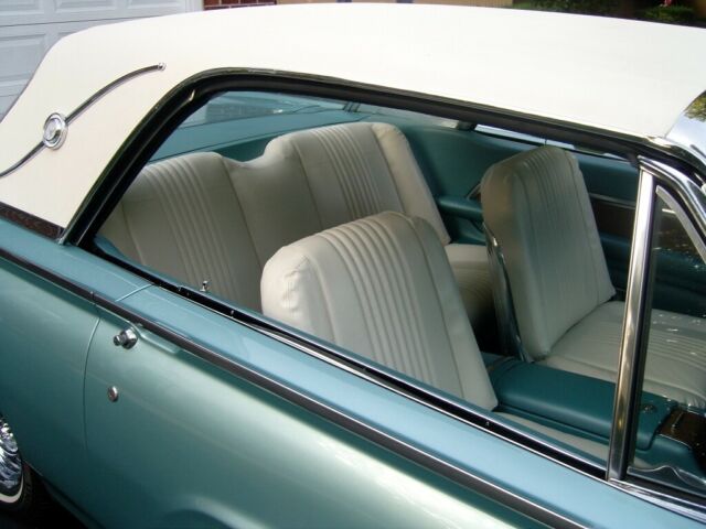 Ford Thunderbird 1963 image number 11