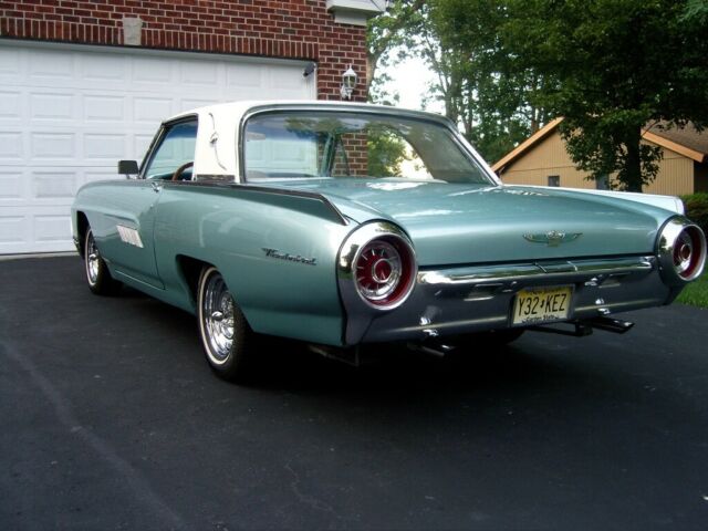 Ford Thunderbird 1963 image number 2