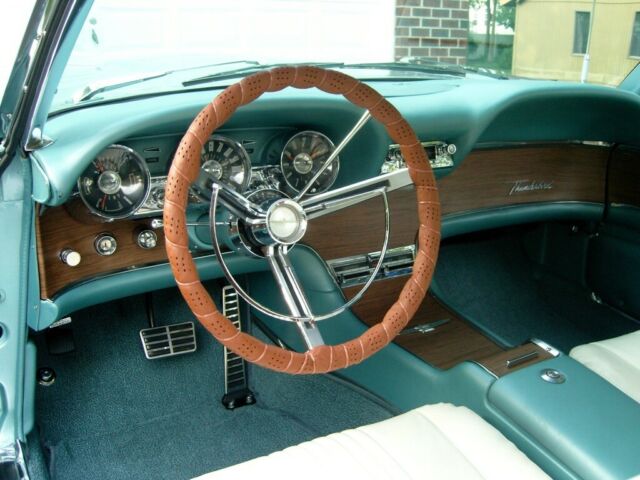 Ford Thunderbird 1963 image number 25