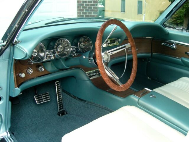 Ford Thunderbird 1963 image number 26