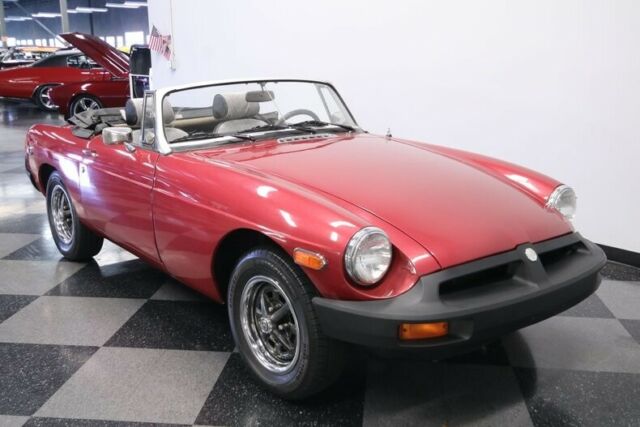 MG MGB 1975 image number 17