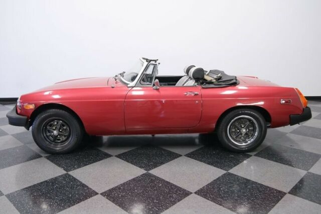 MG MGB 1975 image number 31