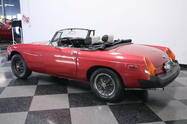 MG MGB 1975 image number 32