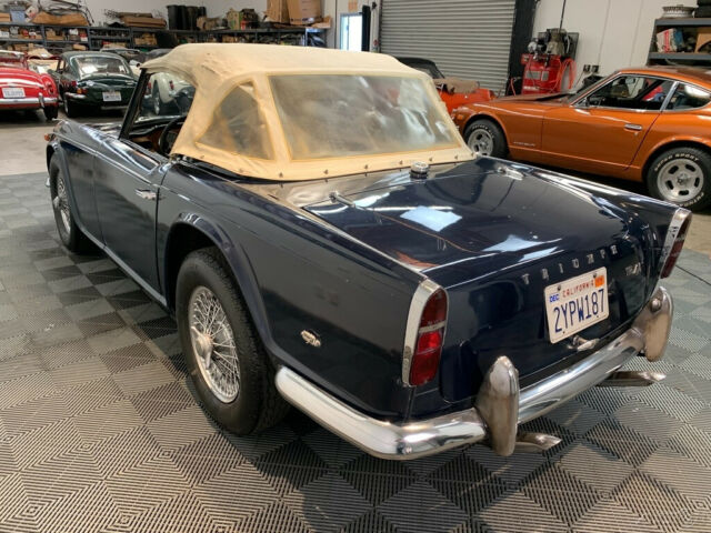 Triumph TR4A 1965 image number 19