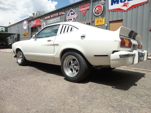 Ford Mustang 1976 image number 28