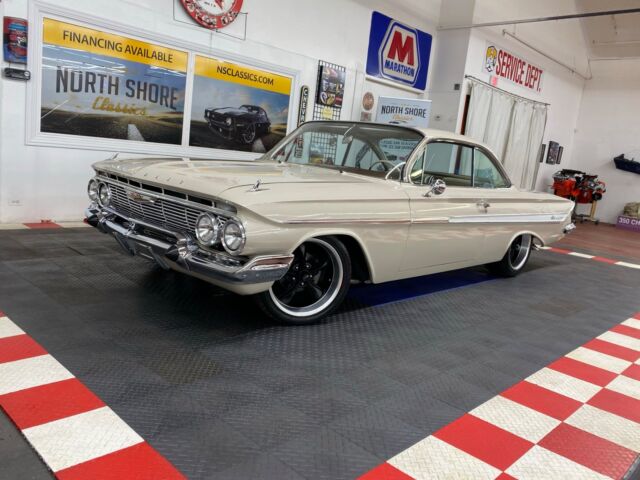 Chevrolet Impala 1961 image number 1