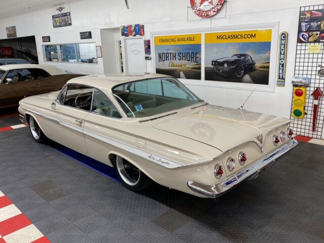 Chevrolet Impala 1961 image number 16