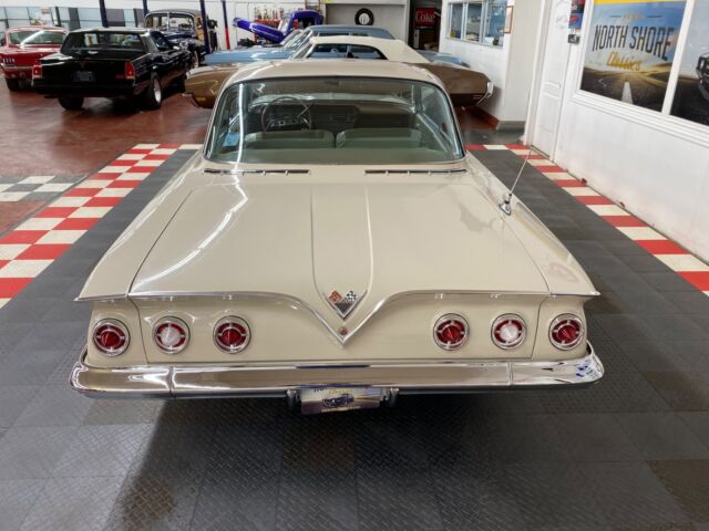 Chevrolet Impala 1961 image number 18