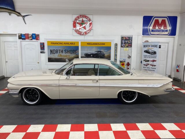 Chevrolet Impala 1961 image number 2