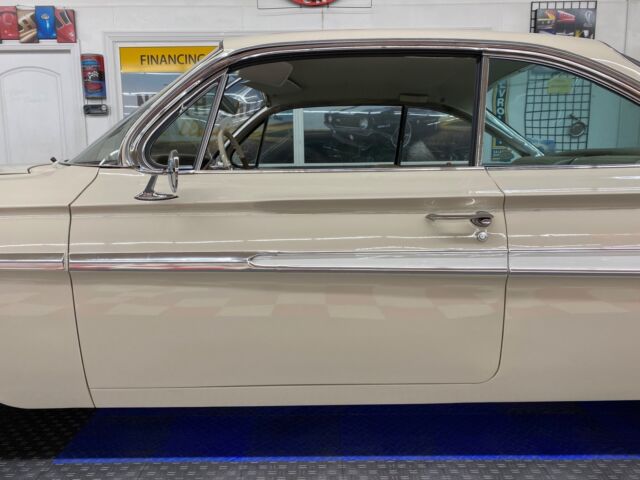 Chevrolet Impala 1961 image number 22