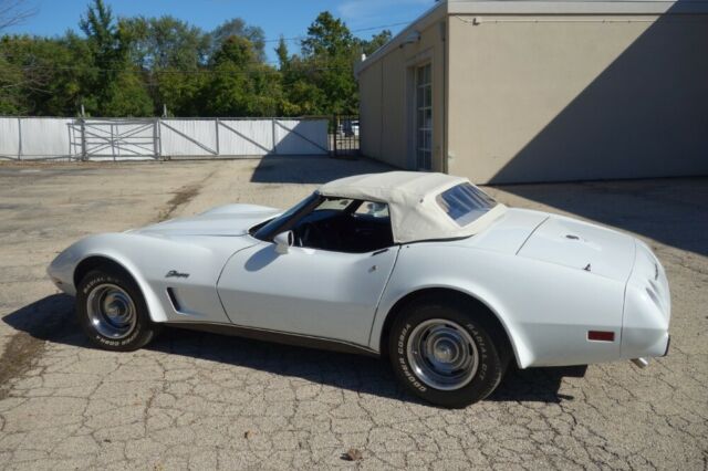 Chevrolet Corvette 1975 image number 10