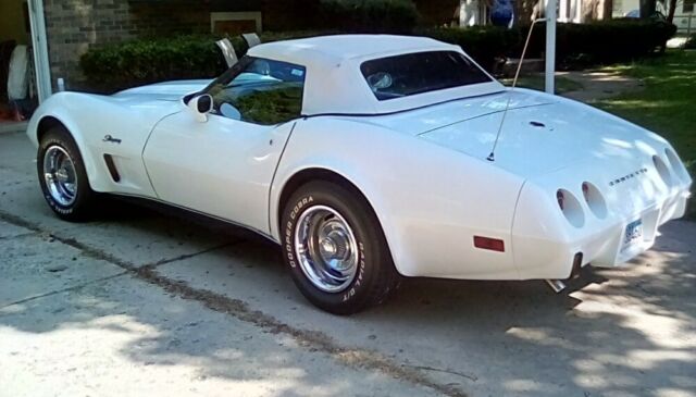 Chevrolet Corvette 1975 image number 28