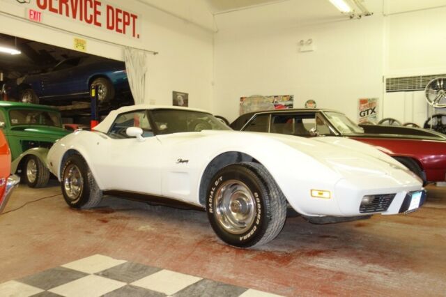 Chevrolet Corvette 1975 image number 33