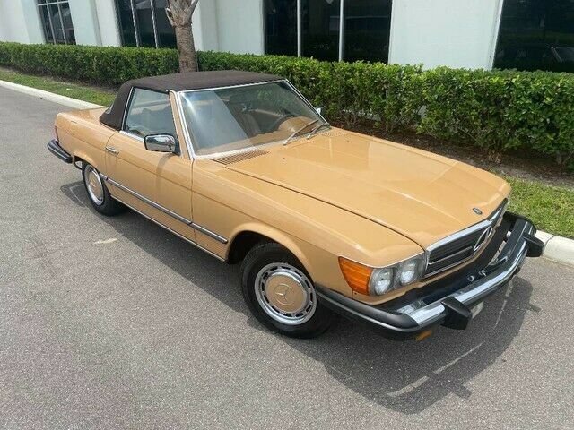 Mercedes-Benz SL-Class 1977 image number 2