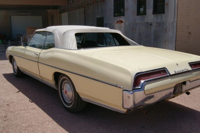 Pontiac Bonneville 1969 image number 24