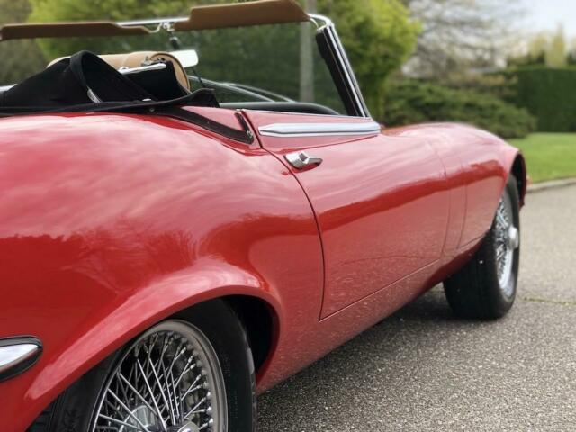 Jaguar E-Type 1973 image number 23