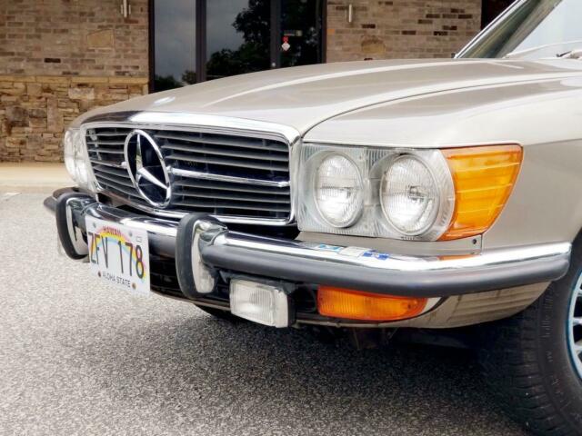 Mercedes-Benz 300-Series 1972 image number 13