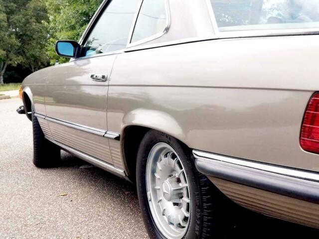 Mercedes-Benz 300-Series 1972 image number 14