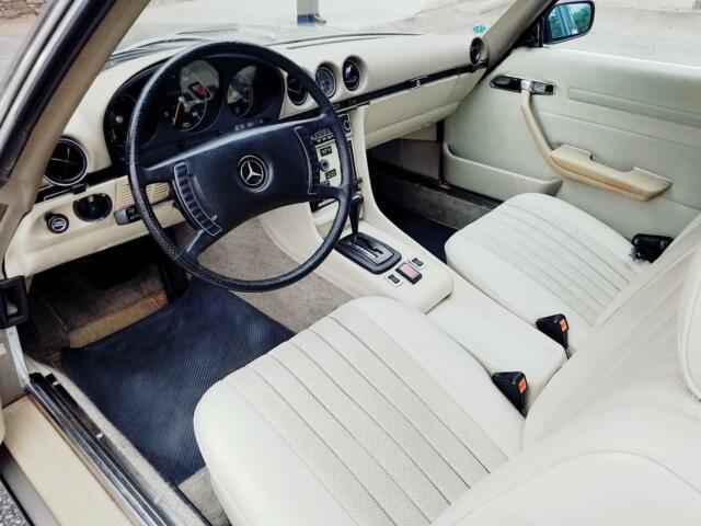 Mercedes-Benz 300-Series 1972 image number 16