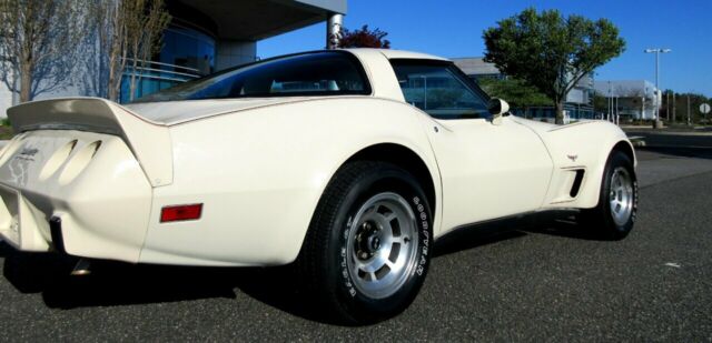 Chevrolet Corvette 1979 image number 21