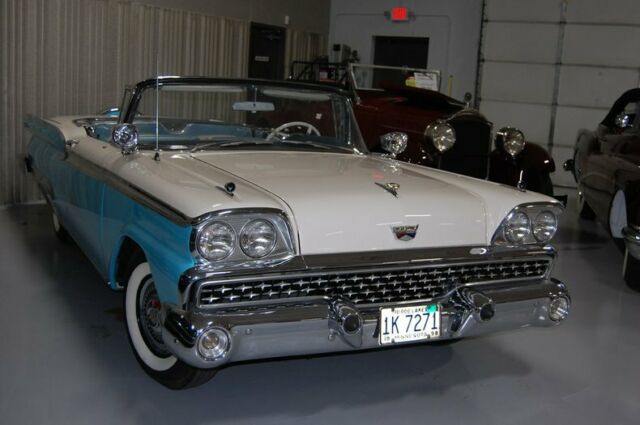 Ford Skyliner Convertible 1959 image number 18