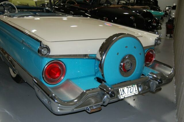 Ford Skyliner Convertible 1959 image number 29