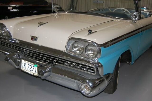 Ford Skyliner Convertible 1959 image number 31