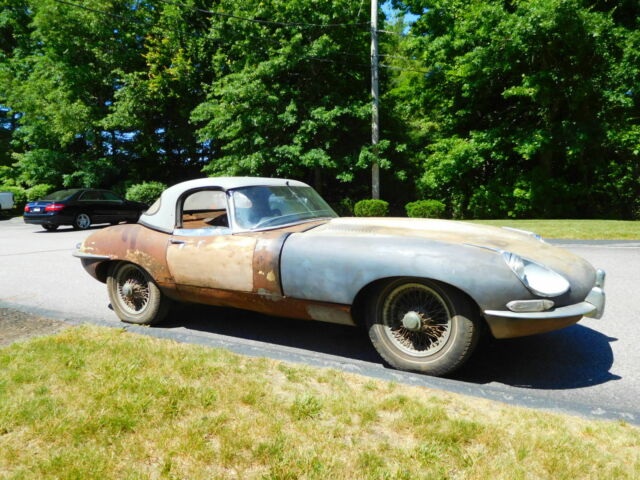 Jaguar E-Type 1968 image number 0