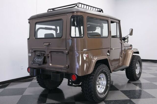 Toyota FJ Cruiser 1970 image number 13