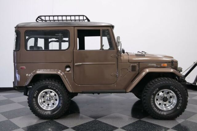 Toyota FJ Cruiser 1970 image number 15