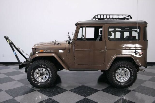 Toyota FJ Cruiser 1970 image number 2