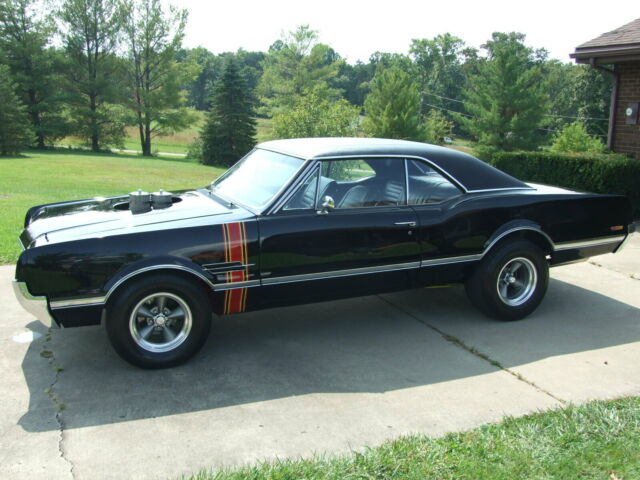 Oldsmobile 442 1966 image number 0